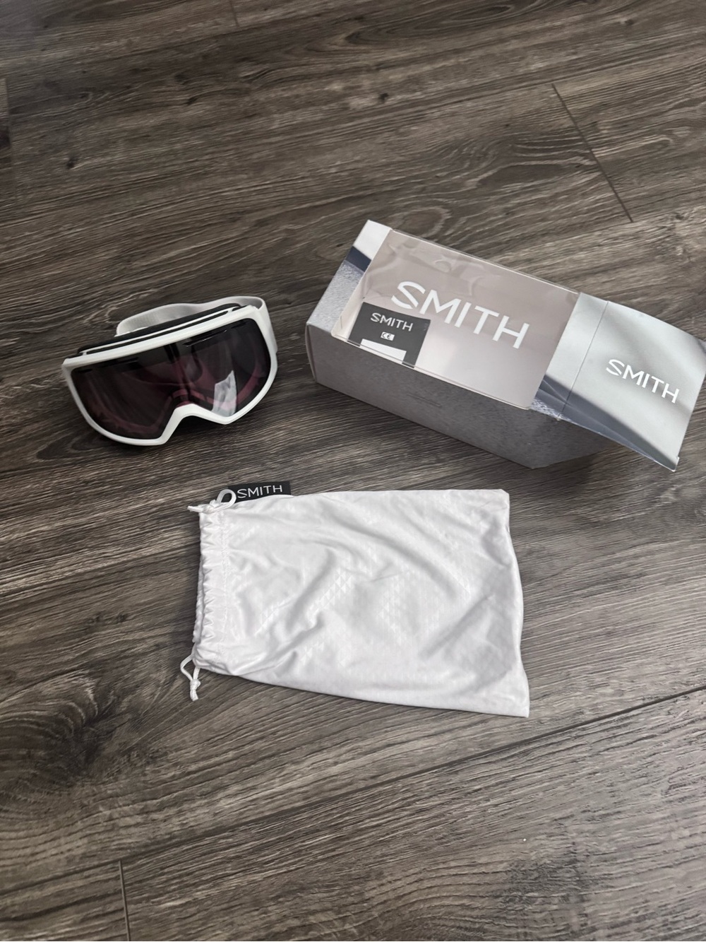 SMITH White Snow Goggles with Purple Lens and White Pouch